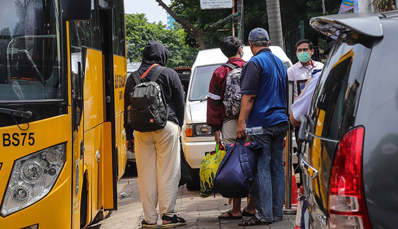 Kasus Covid-19 Tambah 27.197, Pasien Dievakuasi ke RSDC Wisma Atlet  - Bagian 2