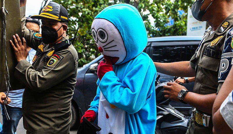 Puluhan Badut-Manusia Silver Kena Razia Satpol PP Palembang - Bagian 2