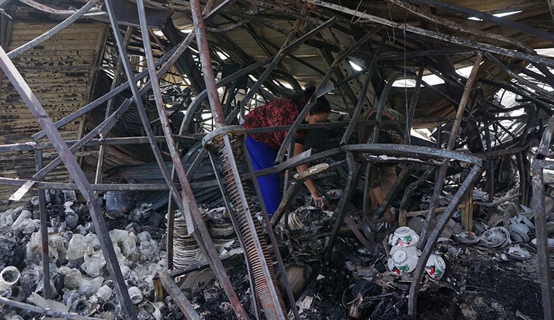 Penampakan Sisa-Sisa Kebakaran Pasar Johar Semarang - Bagian 4