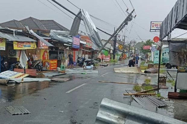title Hujan Deras Angin Kencang Terjang Bantul, Ini Jumlah Kerugiannya Hujan Deras Angin Kencang Terjang Bantul, Ini Jumlah Kerugiannya