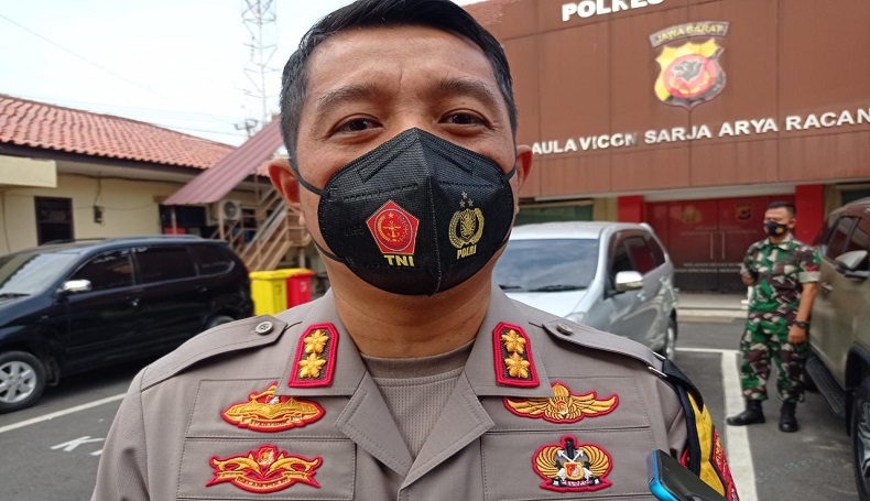 title Tekan Omicron di Karawang, Semua Polsek Dikerahkan Turun ke Jalan Tekan Omicron di Karawang, Semua Polsek Dikerahkan Turun ke Jalan