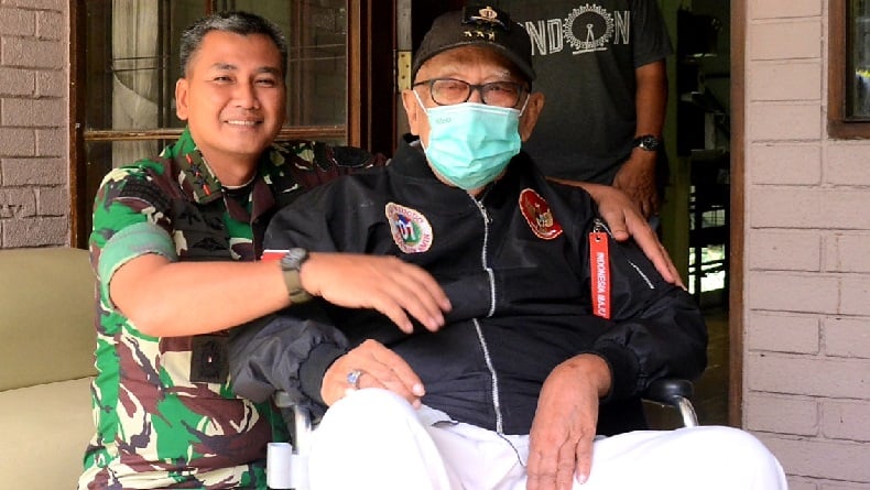 Hari Pertama Tugas, Pangdam Siliwangi Kunjungi Sesepuh Jabar Mang Ihin