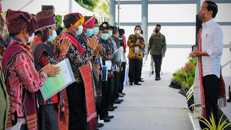 Serahkan 43 SK Hutan Sosial ke Masyarakat Humbahas, Jokowi: Jangan Dipindahtangankan