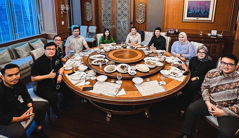 Momen Atta Halilintar Berikan Kostum Futsal Pendekar United kepada Hary Tanoesoedibjo - Bagian 3