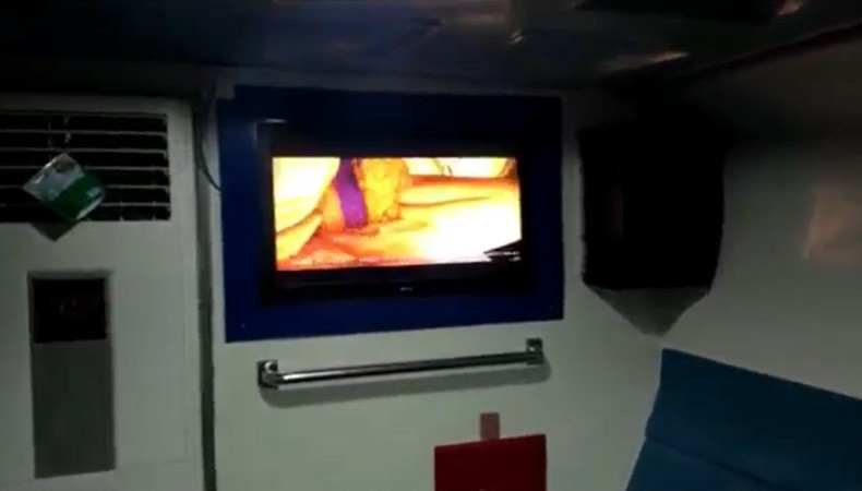 Heboh Film Porno Diputar di Kapal, Penumpang Kaget Tutup Mata