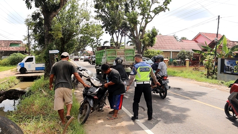 title Kecelakaan di Pringsewu, Mahasiswi ITERA Tewas Terlindas Truk Kecelakaan di Pringsewu, Mahasiswi ITERA Tewas Terlindas Truk