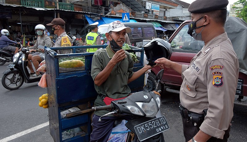 Razia Masker Rutin Digelar saat Kasus Covid-19 Melonjak di Bali - Bagian 2