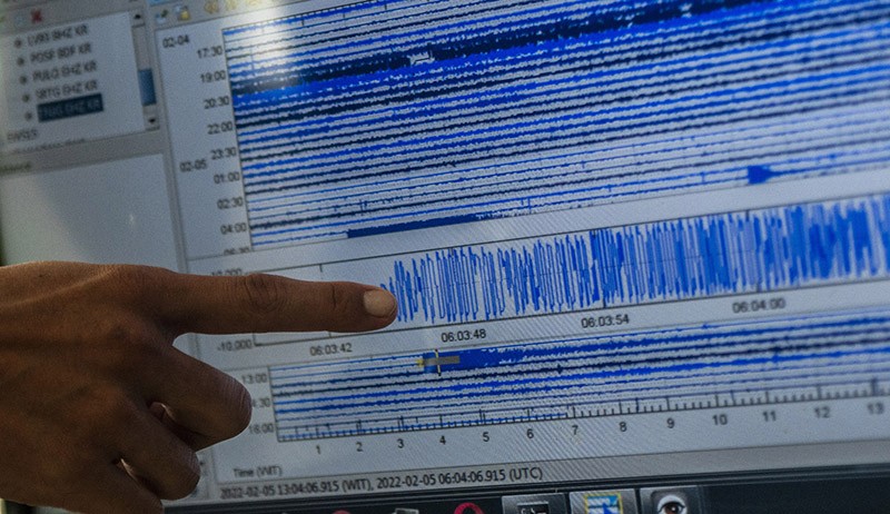 Gunung Anak Krakatau Erupsi, Tinggi Kolom Abu Mencapai 2.000 Meter - Bagian 2