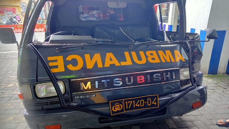 title Brak! Ambulans Jenazah Setukpa Polri Tabrak Belakang Truk di Sukabumi Brak! Ambulans Jenazah Setukpa Polri Tabrak Belakang Truk di Sukabumi