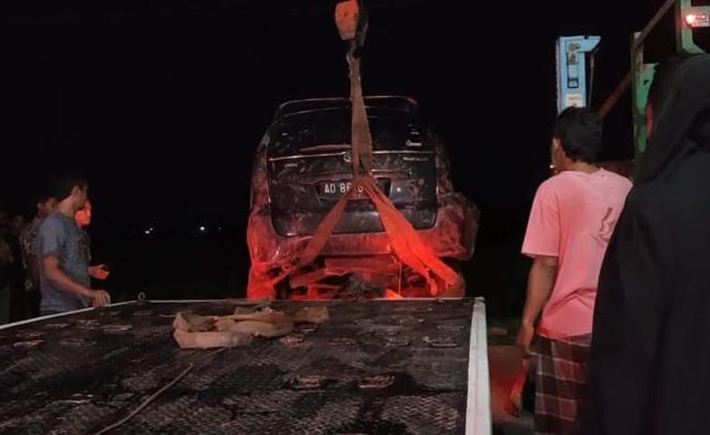 Ditabrak Mobil Tak Dikenal, Minibus Terjun ke Area Persawahan di Boyolali Ditabrak Mobil Tak Dikenal, Minibus Terjun ke Area Persawahan di Boyolali