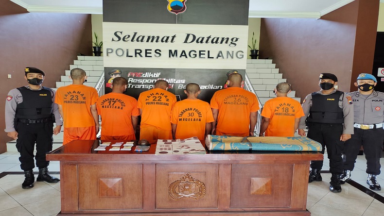 title Main Judi Dadu, 6 Warga Magelang Ditangkap Polisi Main Judi Dadu, 6 Warga Magelang Ditangkap Polisi