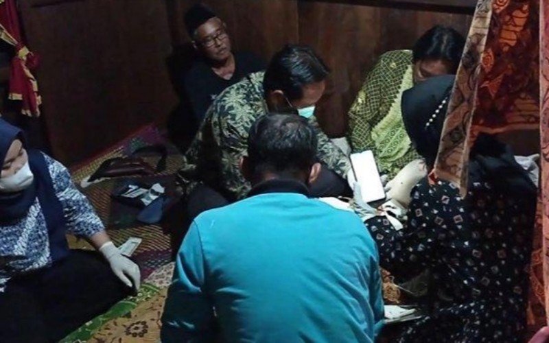 Cekcok dengan Tetangga, Anak Tewas Ayah Masuk Rumah Sakit