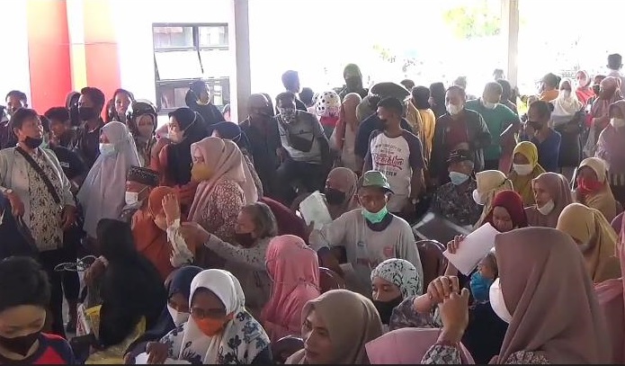 Pelanggaran Prokes Warnai Pembagian KKS di Palopo