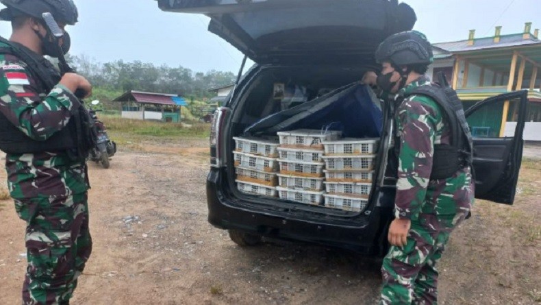 Anggota TNI Temukan Mobil Mencurigakan, setelah Diperiksa Ternyata Bawa Ratusan Burung Kacer