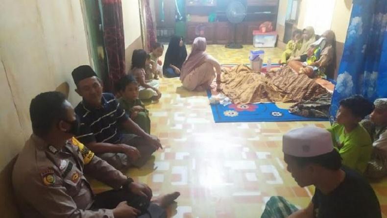 title Ditinggal 5 Menit, Kakak Adik Tewas Tenggelam di Parit saat Air Pasang Sungai Mahakam Ditinggal 5 Menit, Kakak Adik Tewas Tenggelam di Parit saat Air Pasang Sungai Mahakam