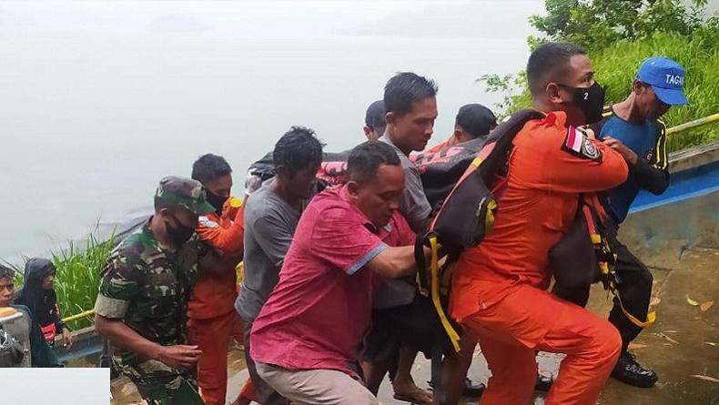 title Tragis, Suami Istri Lansia Tewas Tenggelam di Bendungan Batu Tegi Tragis, Suami Istri Lansia Tewas Tenggelam di Bendungan Batu Tegi