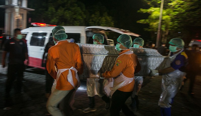 Rombongan Ambulans Pulangkan 13 Jenazah Korban Kecelakaan Bus di Bantul - Bagian 5