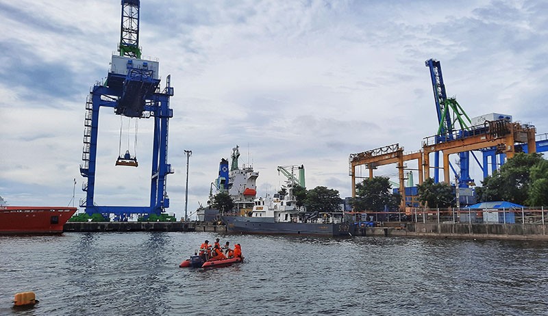 Tim SAR Terus Mencari Korban Tenggelam di Pantai Benteng Panyua - Bagian 2