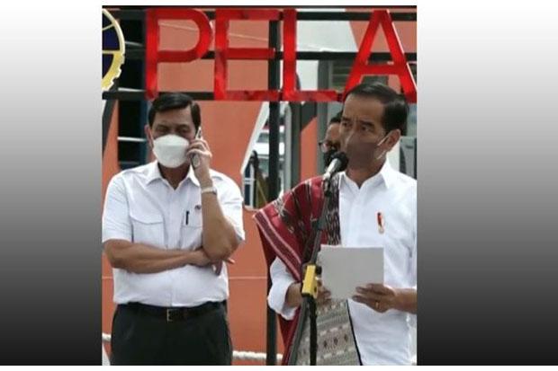  Ternyata Ini Penyebab Luhut Asyik Terima Telepon saat Presiden Jokowi Berpidato