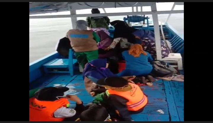 Kisah Perjuangan Nakes Lakukan Vaksinasi:  Hadapi Gelombang Tinggi Hingga Terombang-Ambing di Lautan