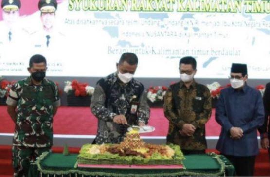 Syukuran UU IKN Disahkan, Masyarakat Kaltim Gelar Tumpengan