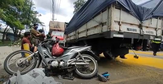 Kecelakaan Beruntun 5 Kendaraan di Waru Gunung Surabaya, 2 Pemotor Tewas