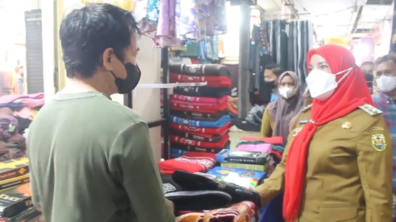 Wali Kota Bandarlampung Sidak ke Pasar Bambu Kuning, 9 Pedagang Reaktif Covid-19