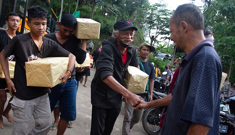 Momen Haru Pembebasan 64 Warga Desa Bener yang Menolak Proyek Bendungan Bener - Bagian 2