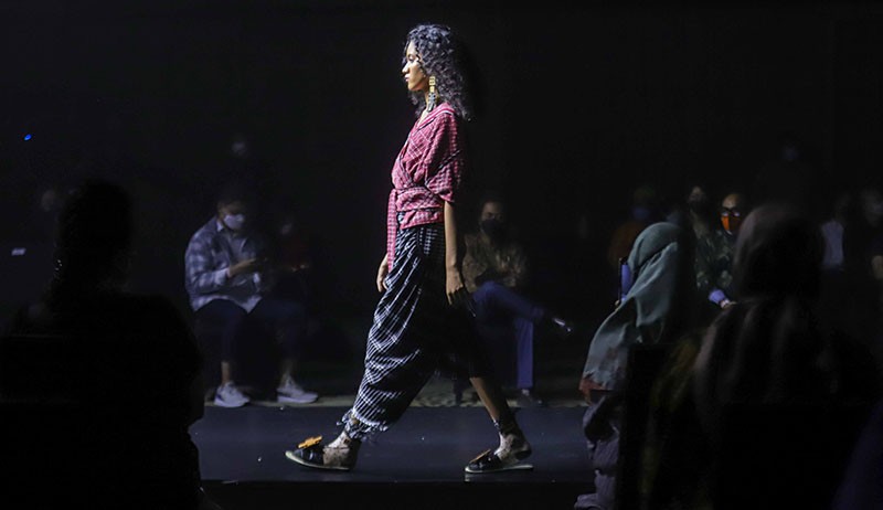 Deretan Model Peragakan Busana Jakarta Fashion Trend - Bagian 5