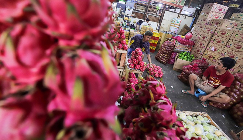 Kasus Covid-19 Melonjak, Stok Bahan Pokok di Pasar Induk Kramat Jati Aman - Bagian 4