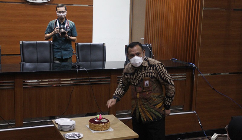 Peringati HPN 2022, Pimpinan KPK Potong Kue bersama Wartawan - Bagian 3