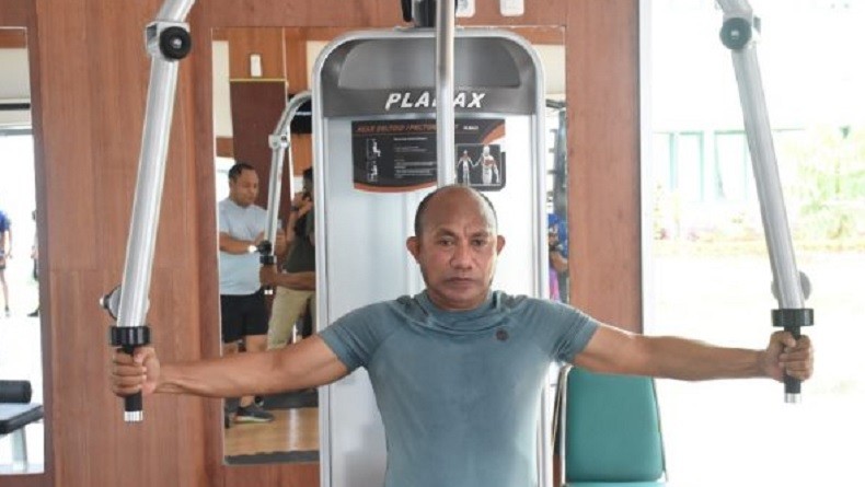 Olahraga Bareng Prajurit, Pangdam Kasuari Coba Alat Fitness Simon Mansim 