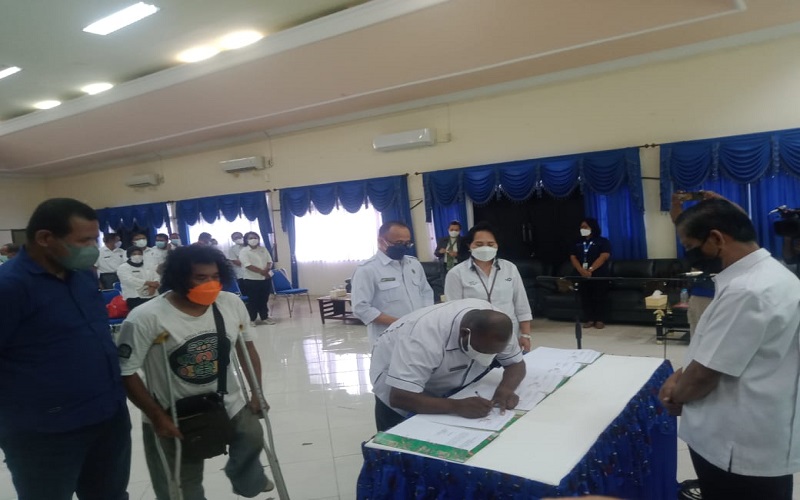 Dinas Kominfo Kabupaten Jayapura Teken MoU Bersama Media Massa