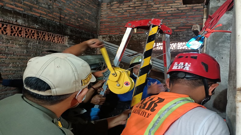 title Tercebur Sumur 25 Meter, Perempuan Asal Karanganyar Tewas Tercebur Sumur 25 Meter, Perempuan Asal Karanganyar Tewas