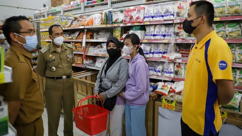 Plt Wali Kota Cimahi Sidak Minimarket, Terkejut saat Tahu Fakta Ini
