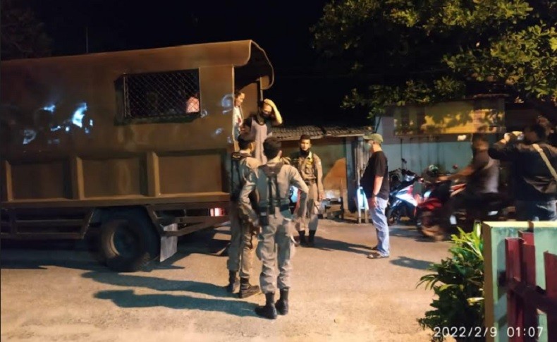 Satpol PP Padang Gerebek Hotel Melati, 2 Pasangan Tak Punya Surat Nikah Diamankan