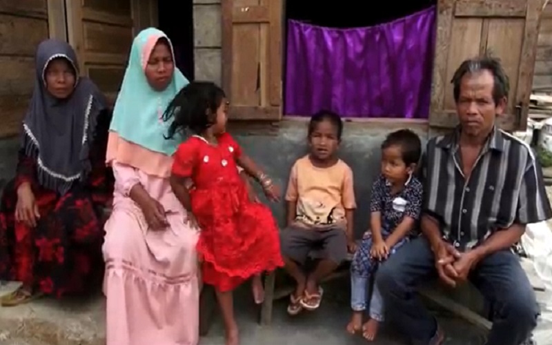 Langka, Sekeluarga Bermata Biru, Tak Bisa Mendengar dan Bicara