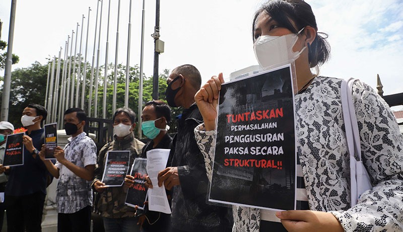 Aksi Tolak Penggusuran Paksa di Depan Balai Kota DKI Jakarta - Bagian 2