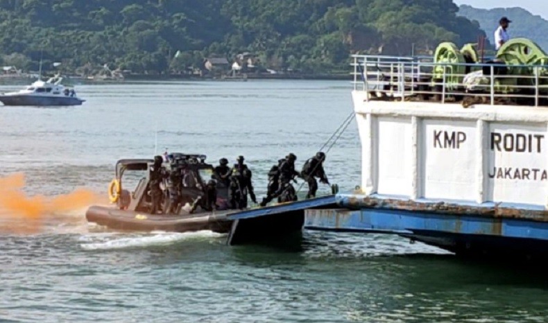 Menegangkan! Polda NTB dan TNI AL Bebaskan Sandera Kapal Logistik MotoGP