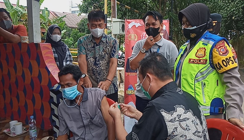 HPN 2022, Jurnalis Subang Sasar Warga untuk Vaksinasi secara Door to Door 