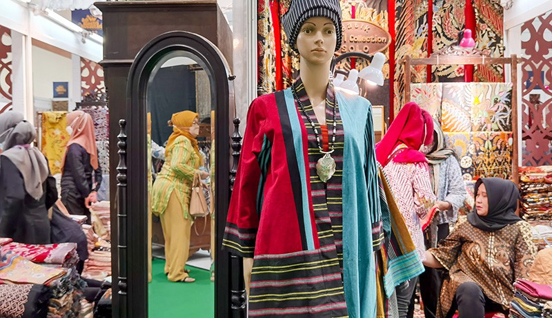 Belanja Kain Tradisional se-Indonesia di Pameran Adi Wastra Nusantara 2022 - Bagian 2