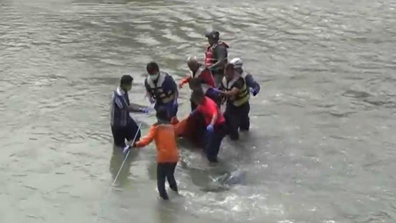 Jenazah Siswa SMP Ditemukan Mengambang di Sungai Banjir Kanal Barat Semarang