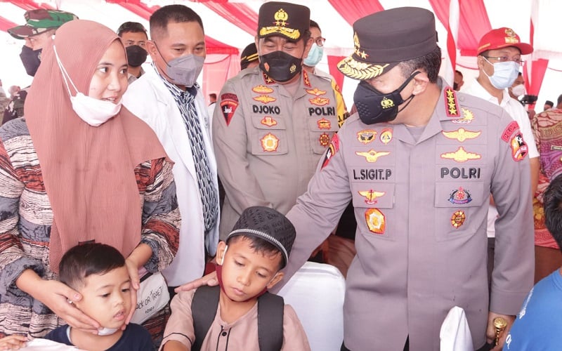 title Kapolri Tinjau Vaksinasi di NTB, Minta Forkopimda Tekan Covid-19 untuk Sukseskan MotoGP Kapolri Tinjau Vaksinasi di NTB, Minta Forkopimda Tekan Covid-19 untuk Sukseskan MotoGP