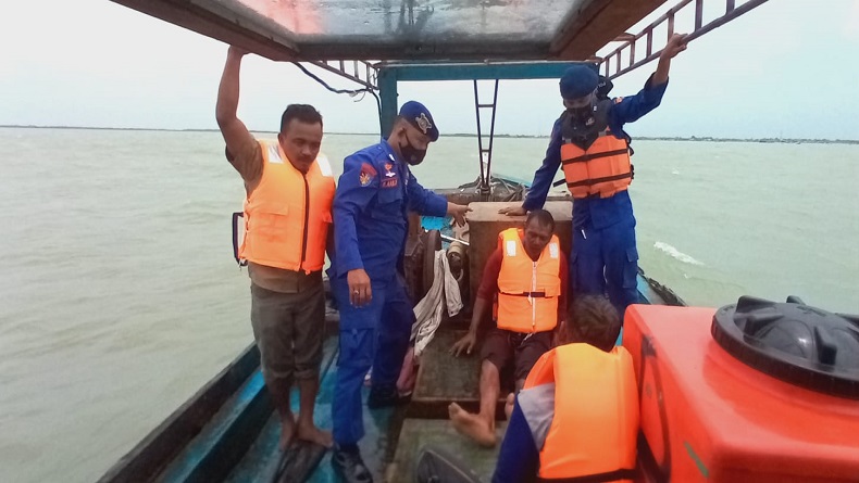 title Satpolairud Diterjunkan Cari 1 ABK KM Luragung Hilang di Perairan Indramayu Satpolairud Diterjunkan Cari 1 ABK KM Luragung Hilang di Perairan Indramayu