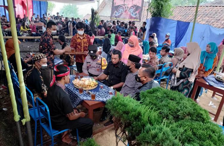 title Satgas Covid-19 Gunungkidul Bubarkan Pentas Jathilan di Tengah PPKM Level 3 Satgas Covid-19 Gunungkidul Bubarkan Pentas Jathilan di Tengah PPKM Level 3