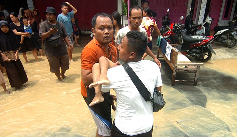 Masuk Selokan, Anak 7 Tahun Meninggal saat Bermain Genangan Banjir di Tegal - Bagian 2