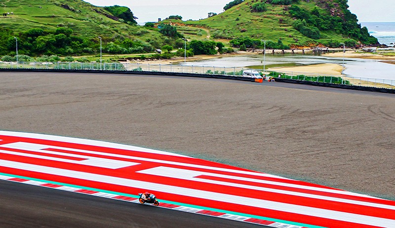 Indahnya Pemandangan Sirkuit Mandalika dari Bukit 360 - Bagian 2