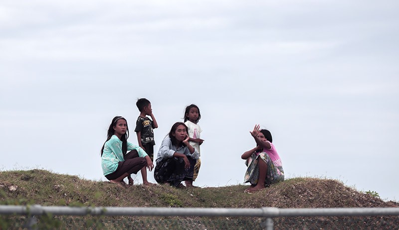 Naik Bukit, Warga Lombok Antusias Nonton Tes Pramusim MotoGP 2022 - Bagian 1