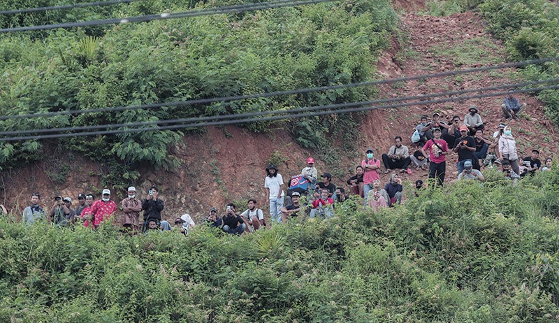 Naik Bukit, Warga Lombok Antusias Nonton Tes Pramusim MotoGP 2022 - Bagian 3