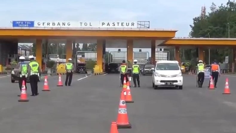 Hari Kedua Ganjil Genap Di Bandung, 1 Jam Puluhan Kendaraan Diputar Balik